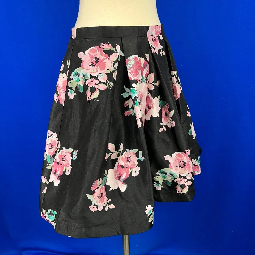 |•SEQUIN HEARTS•| Floral Black Skater/Circle Skirt Tulle Layer Size 5